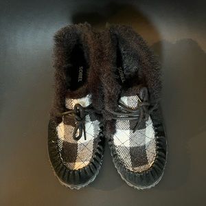Sorel Out N About Fur Moccasin Women's Black & White Ankle Booties
